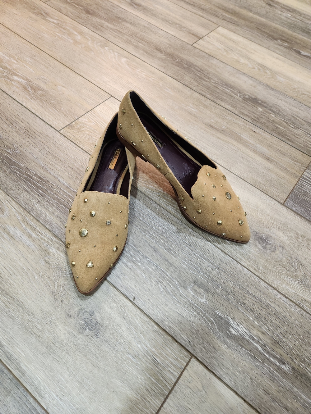 BCBG MaxAzria Tan Suede Nikkola Pointed-Toe Flats with Gold Studs Size 10